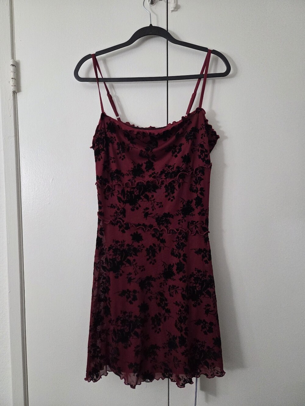 CIDERS Women’s Floral Red and Black Body Con Dress - Picture 3 of 3